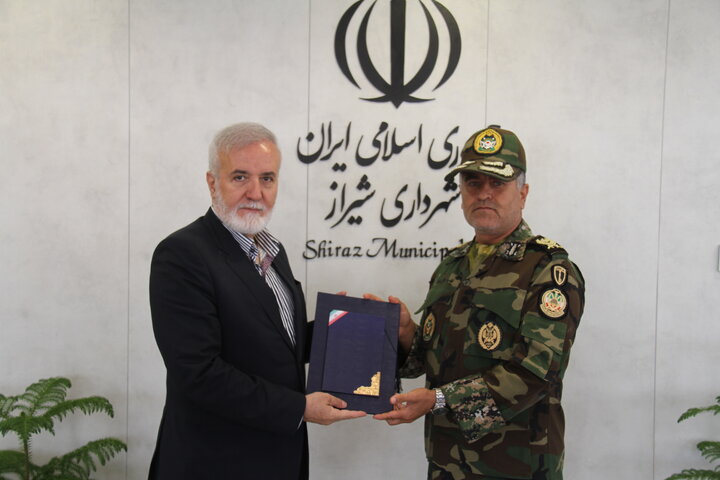 نیروهای نظامی چشم و چراغ کشور هستند