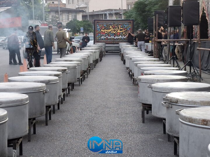 فیلم| برپایی ۷۲ دیگ برنج نذری به نیت شهدای کربلا