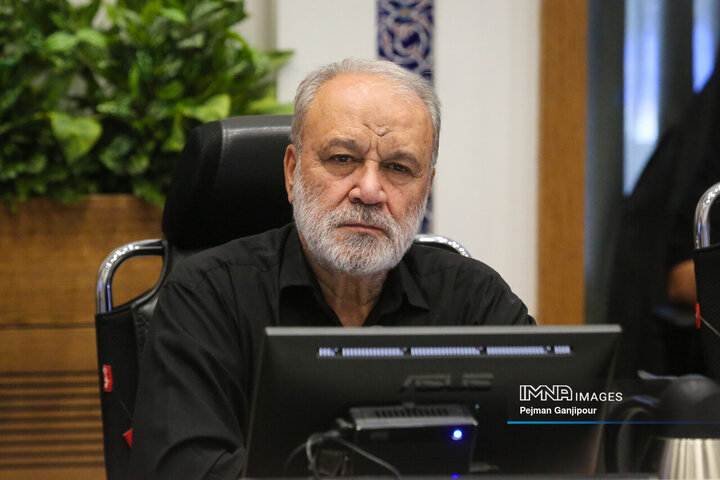 مشکل کم‌آبی اصفهان از طریق تأمین منابع جدید آبی، کنترل و مدیریت برداشت‌ها حل می‌شود