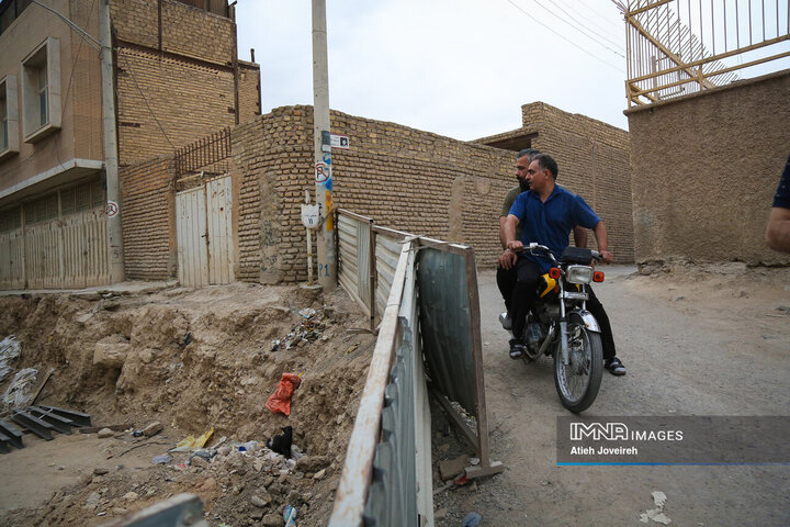 بازدید رئیس کمیسیون فرهنگی، اجتماعی و ورزشی شورای شهر اصفهان از پروژه کمرزرین