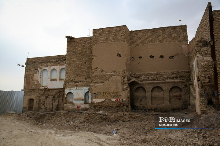 بازدید رئیس کمیسیون فرهنگی، اجتماعی و ورزشی شورای شهر اصفهان از پروژه کمرزرین