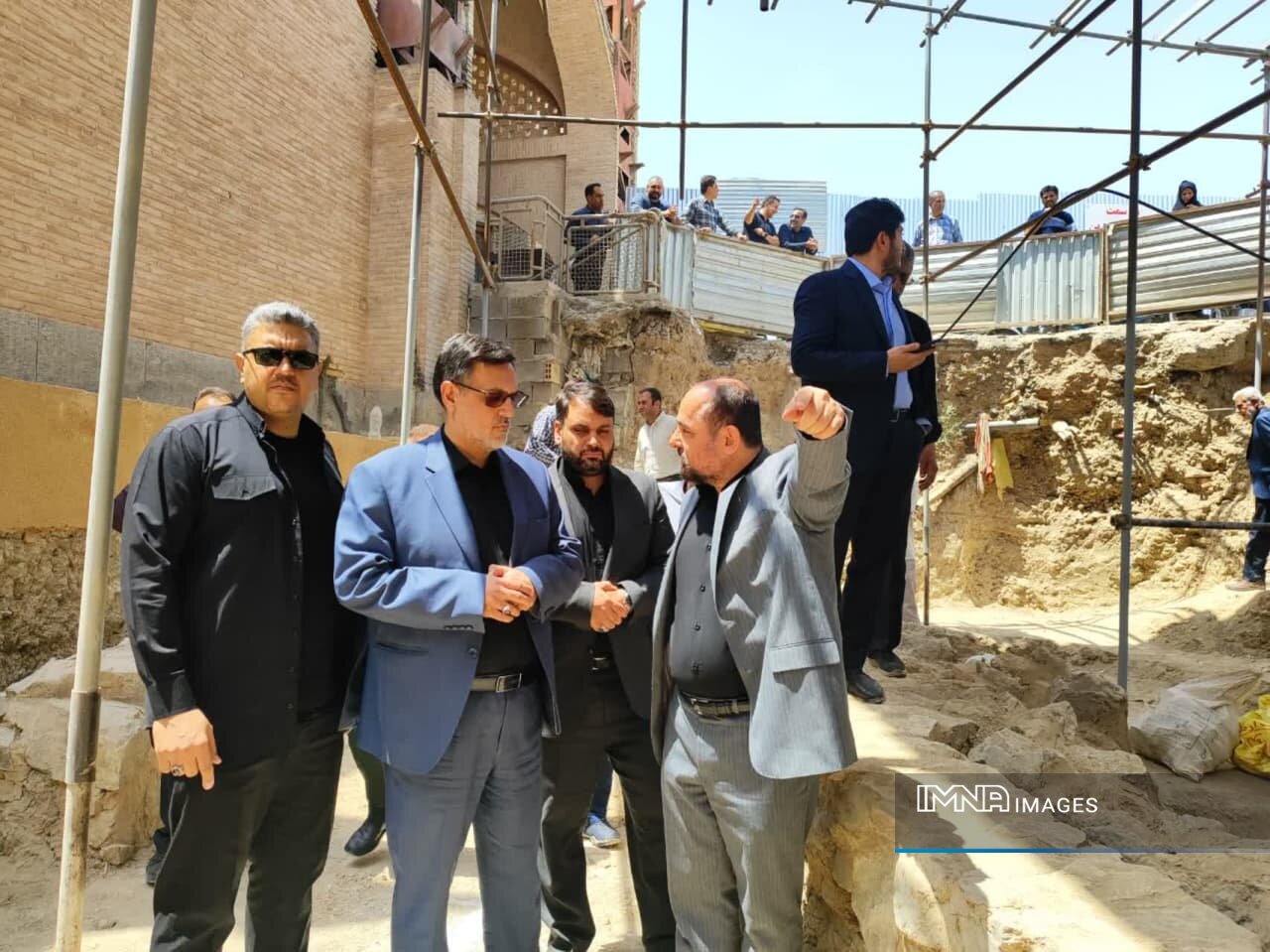 صفر تا صد آنچه در گذر کمرزرین میگذرد