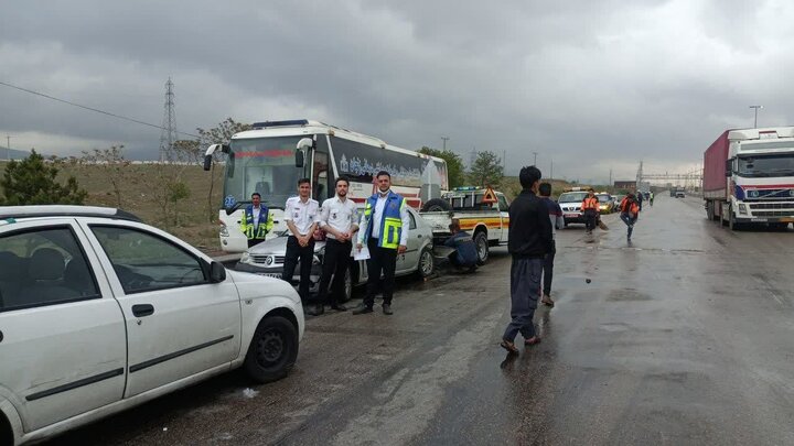 تصادف زنجیره‌ای در اتوبان قزوین-کرج با ۹ مصدوم