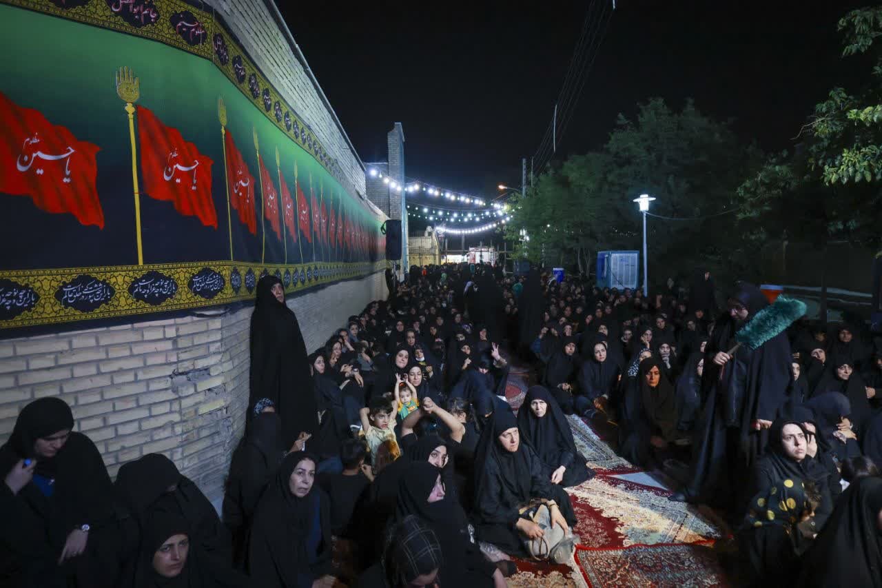 غدیریه میزبان جمعیت پرشور عزداران حسینی پای منبر استاد شیخ حسین انصاریان