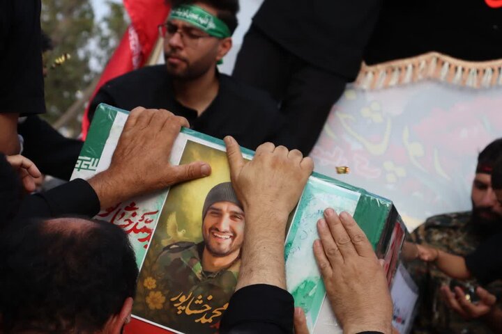 شکوه حضور مردم کویرات آران و بیدگل در مراسم تشییع شهید محمد خشاپور + عکس