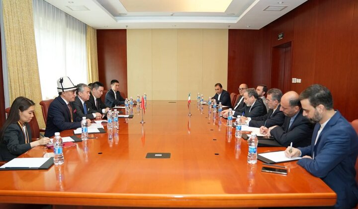 عراقچی با وزیر امور خارجه قرقیزستان دیدار کرد