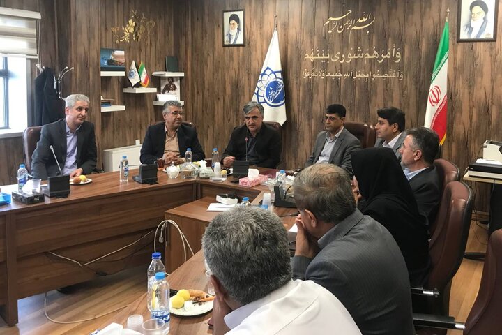 پرداخت حقوق نیروهای شهرداری سنندج در اولویت باشد