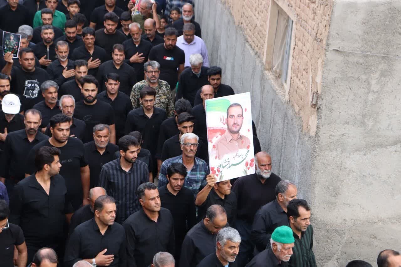 شکوه حضور مردم کویرات آران و بیدگل در مراسم تشییع شهید محمد خشاپور + عکس