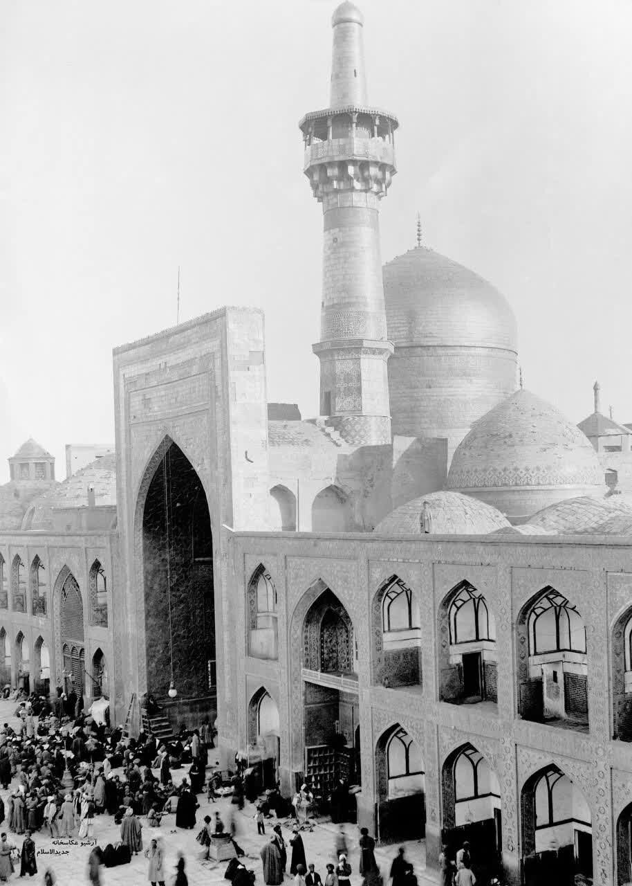 «در سوگ سرو» با محوریت تصاویر تاریخی اماکن زیارتی مهمان برج آزادی + عکس