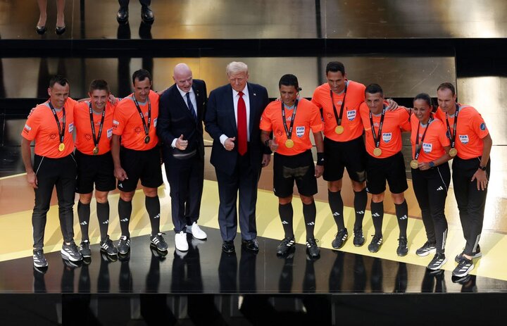 ترامپ: جام قهرمانی چلسی در دفتر من است! + فیلم