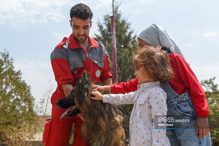 سگ‌های جست‌وجو و نجات جمعیت هلال احمر
