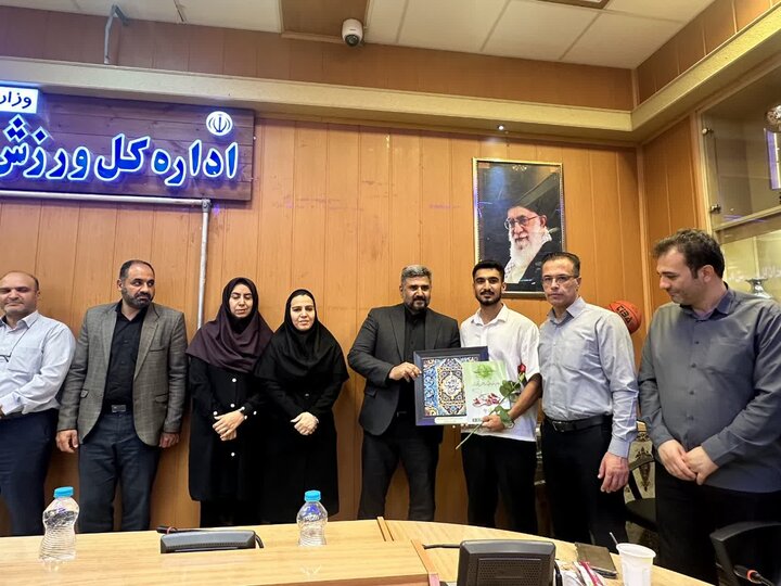 تجلیل از دانشجویان ورزشکار جامانده از مسابقات جهانی آلمان + عکس