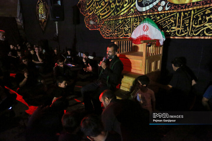 عزاداری دهه دوم محرم در هیئت صاحب‌اللواء