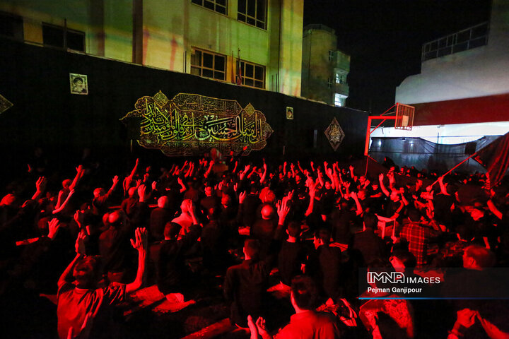 عزاداری دهه دوم محرم در هیئت صاحب‌اللواء