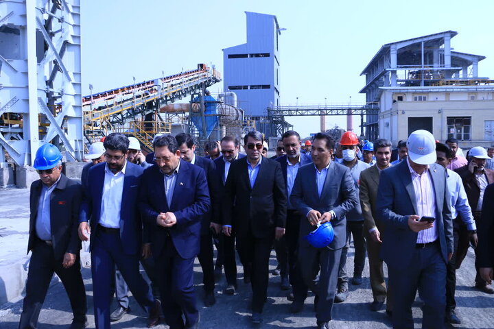 تاکید رئیس‌جمهور بر ضرورت توسعه کارخانه کنسانتره تیتانیوم کهنوج