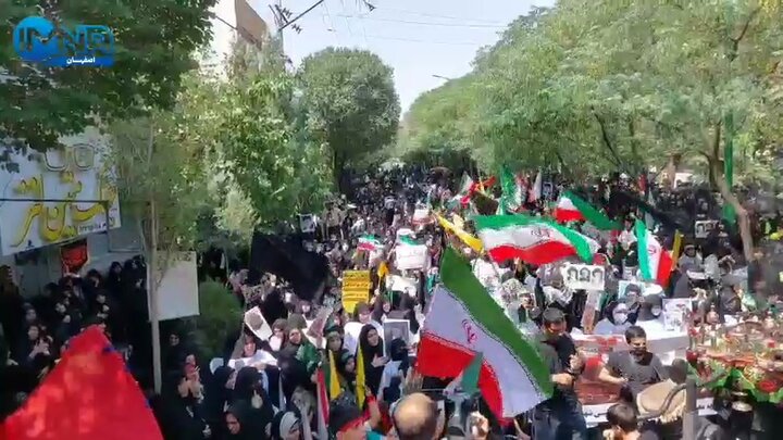 فیلم| اجتماع ۳۰۰۰ نفری بانوان خمینی‌شهری با عنوان دختران حسینی مادران زینبی