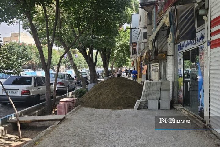 پیشرفت ۶۵ درصدی پیاده‌روسازی خیابان لاله برای بهبود کیفیت معابر شهری