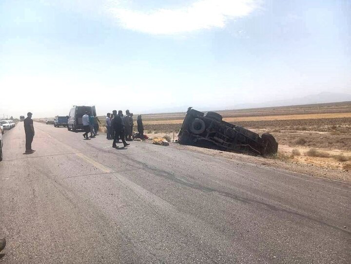 واژگونی نیسان با ۱۲ مصدوم در اسفراین