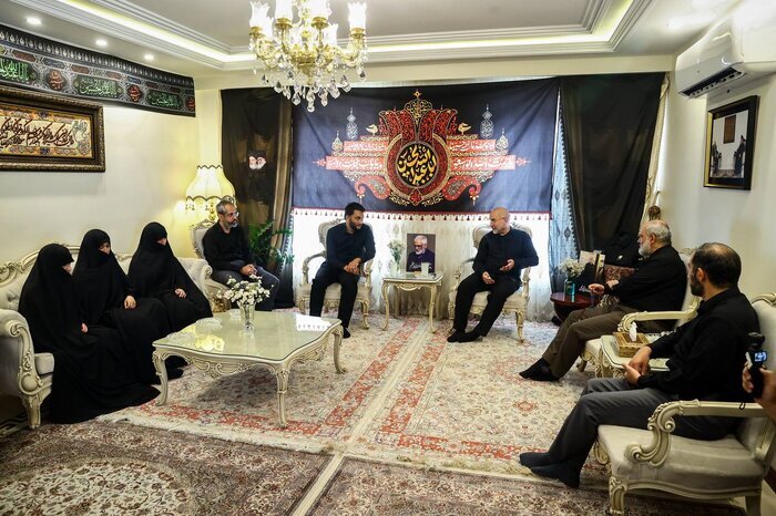 قالیباف با خانواده شهیدان طهرانچی، شادمانی و حاجیزاده دیدار و گفتوگو کرد
