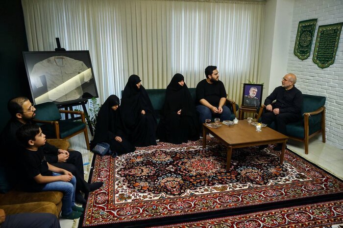 قالیباف با خانواده شهیدان طهرانچی، شادمانی و حاجیزاده دیدار و گفتوگو کرد
