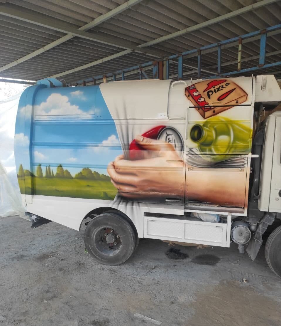 خودروهای جمعآوری پسماند در اصفهان بوم نقاشی سهبعدی شدند+ فیلم