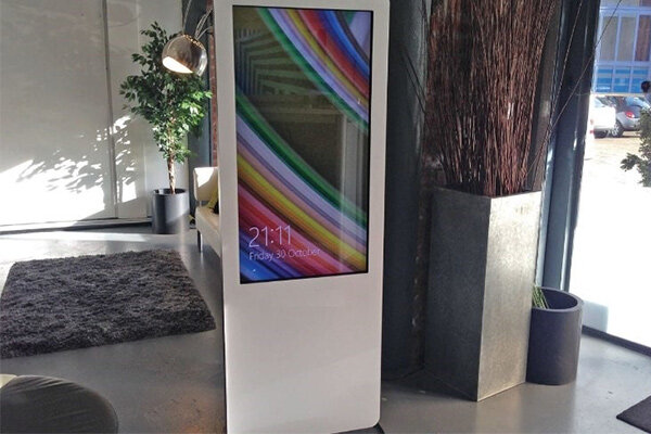 کاربردهای متنوع کیوسک لمسی در صنایع مختلف ایران