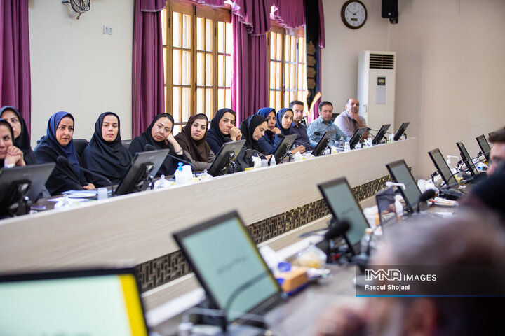 نشست هم‌اندیشی جذب بودجه شهرداری اصفهان