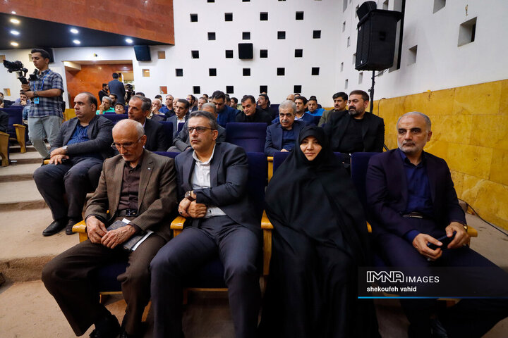 آیین بهره‌برداری از پروژه‌های جدید هوشمندسازی شهرداری اصفهان