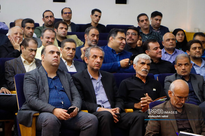 آیین بهره‌برداری از پروژه‌های جدید هوشمندسازی شهرداری اصفهان