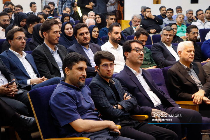 آیین بهره‌برداری از پروژه‌های جدید هوشمندسازی شهرداری اصفهان