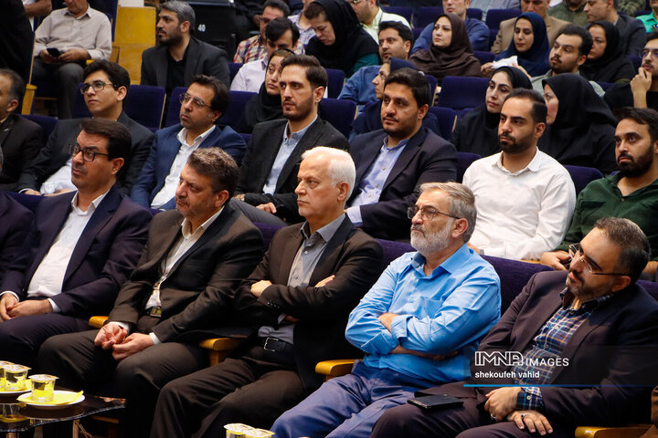 آیین بهره‌برداری از پروژه‌های جدید هوشمندسازی شهرداری اصفهان