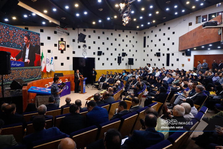 آیین بهره‌برداری از پروژه‌های جدید هوشمندسازی شهرداری اصفهان