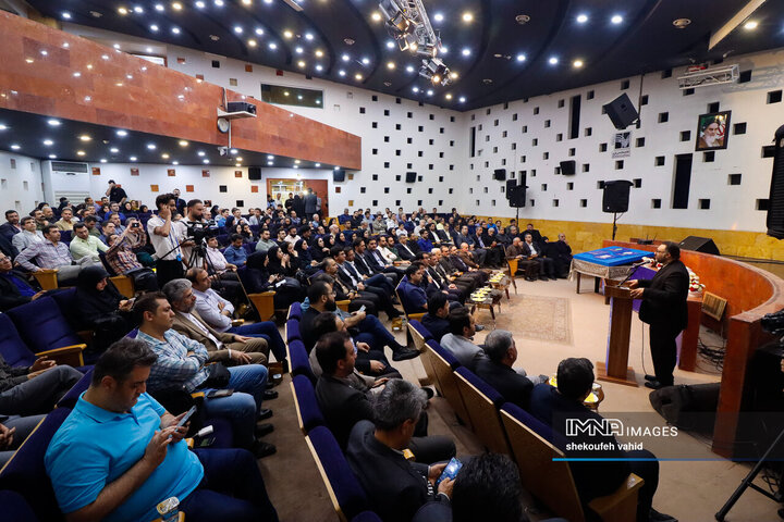 آیین بهره‌برداری از پروژه‌های جدید هوشمندسازی شهرداری اصفهان