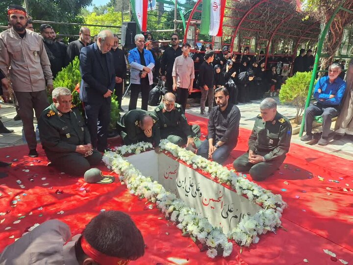 پیکر شهید غیب‌پرور در گلزار شهدای شیراز آرام گرفت