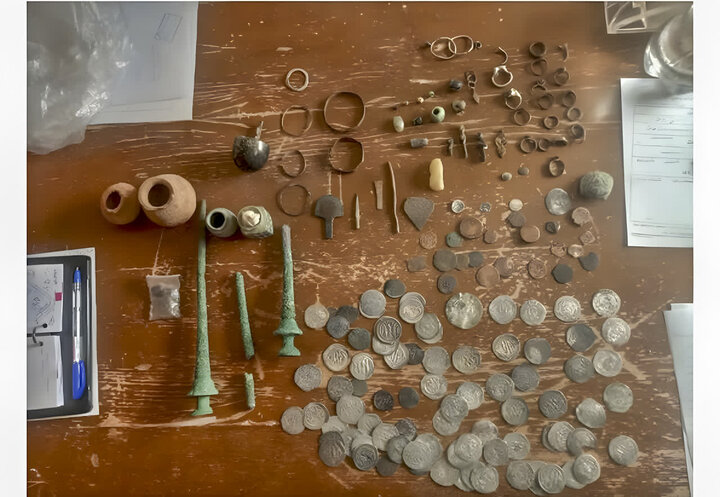 کشف ۱۸۵ قطعه شی تاریخی در نرماشیر کرمان