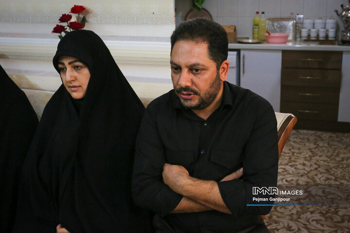 دیدار رئیس و اعضای شورای شهر اصفهان با خانواده 2 شهید اقتدار ایران