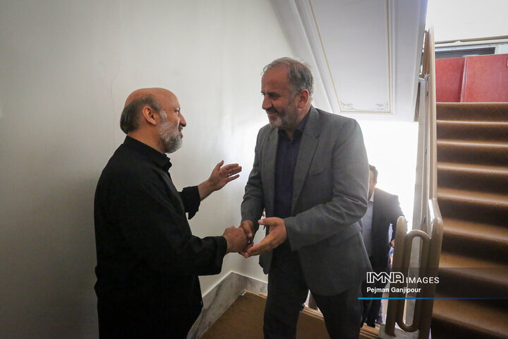 دیدار رئیس و اعضای شورای شهر اصفهان با خانواده 2 شهید اقتدار ایران