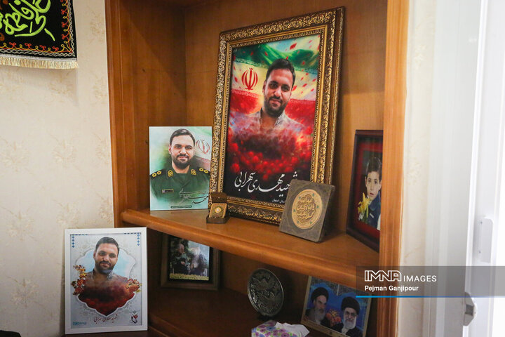 دیدار رئیس و اعضای شورای شهر اصفهان با خانواده 2 شهید اقتدار ایران