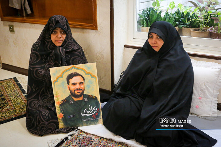 دیدار رئیس و اعضای شورای شهر اصفهان با خانواده 2 شهید اقتدار ایران