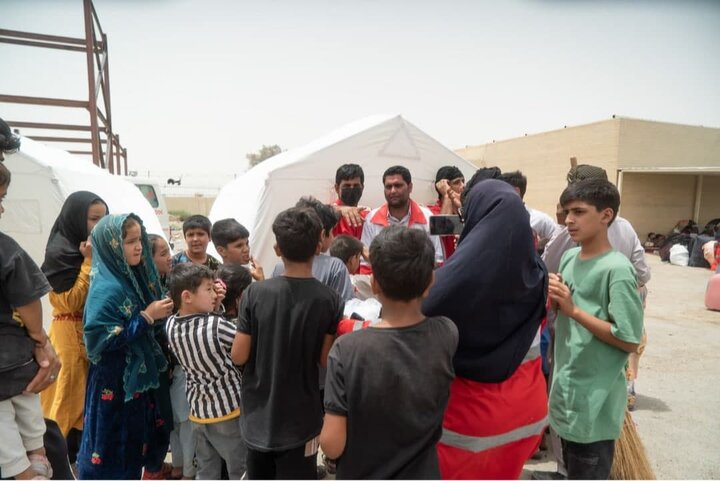 خدمت‌رسانی بی‌وقفه به اتباع افغانی در مرز میلک/  بدرقه‌ای از جنس احترام در نقطه صفر مرزی