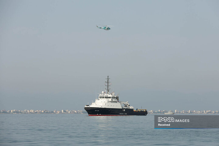 ورود شناور روسیه به آب های ایران و استقبال یگان های آیین نیروی دریایی ارتش جمهوری اسلامی ایران در بندرانزلی