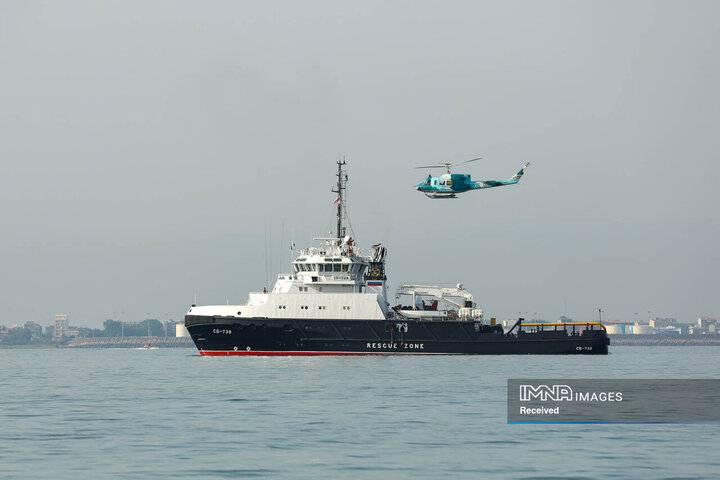 ورود شناور روسیه به آب های ایران و استقبال یگان های آیین نیروی دریایی ارتش جمهوری اسلامی ایران در بندرانزلی