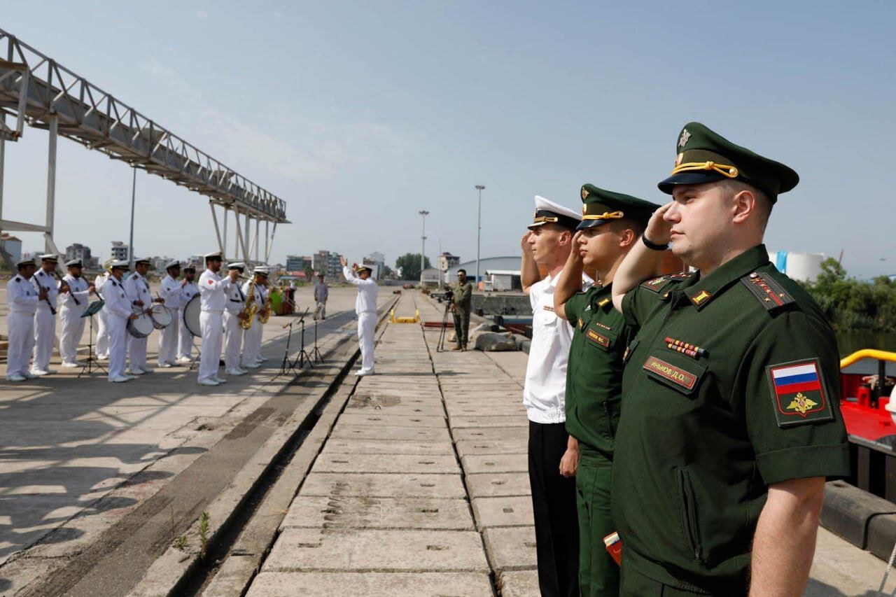 شناور نیروی دریایی روسیه وارد منطقه عمومی رزمایش خزر شد