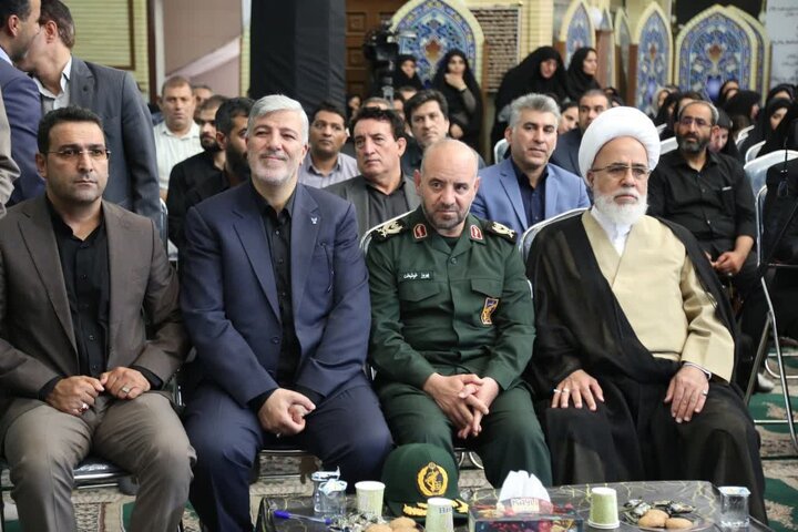 شهدا با ایستادگی خود، عزت و عظمت امروز کشور را رقم زدند