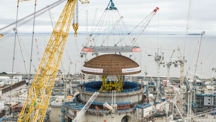 بزرگ‌ترین عملیات مهندسی قرن؛ نصب گنبد نیروگاه هسته‌ای بریتانیا