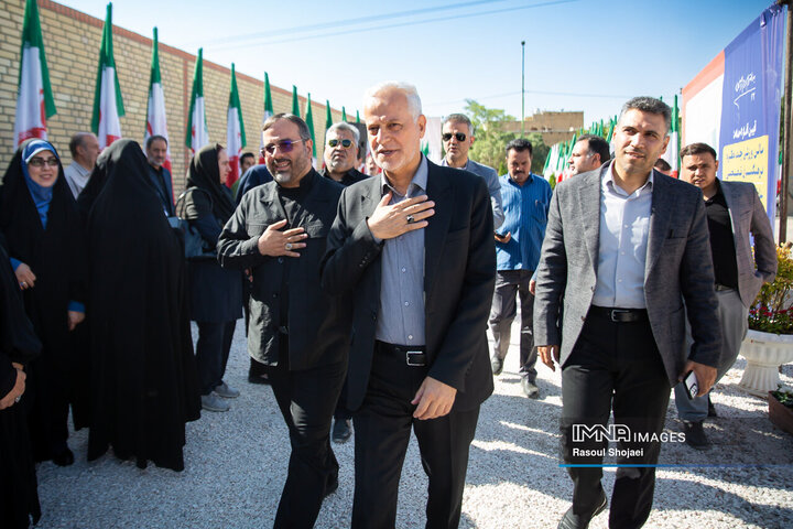 آیین بهره‌برداری از ۱۲۰ میلیارد تومان پروژه در منطقه ۱۴ اصفهان