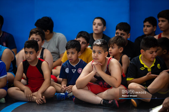 آیین بهره‌برداری از ۱۲۰ میلیارد تومان پروژه در منطقه ۱۴ اصفهان