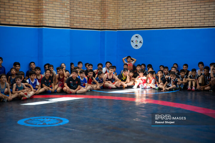 آیین بهره‌برداری از ۱۲۰ میلیارد تومان پروژه در منطقه ۱۴ اصفهان