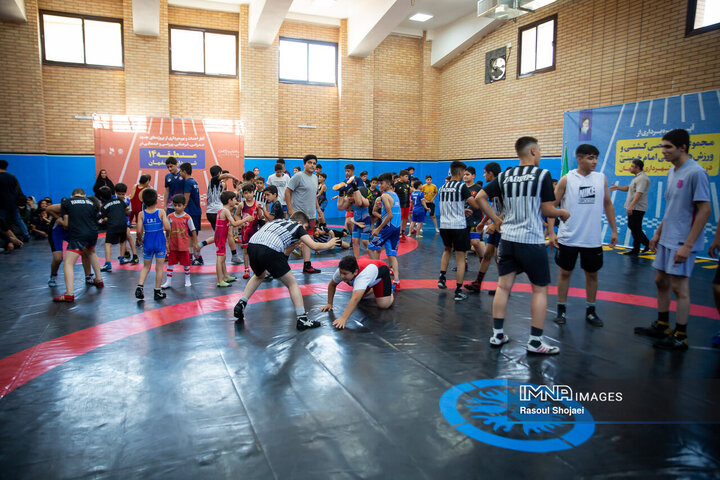 آیین بهره‌برداری از ۱۲۰ میلیارد تومان پروژه در منطقه ۱۴ اصفهان