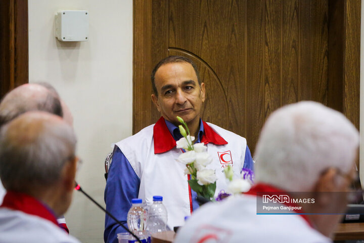 نشست مشترک جمعیت هلال احمر و مجمع خیرین سلامت استان اصفهان